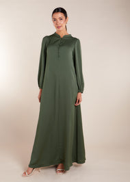 Crafted from smooth, wrinkle-resistant fabric, the Crinkled Abaya Sage boasts a graceful A-line silhouette that complements all body types. Its rich Bottle Green color exudes sophistication, making it a perfect addition to your wardrobe.