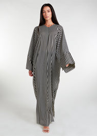 This print kaftan features side slits to allow for ease of movement. The free-flowing design makes it ideal for the summer season. For a snugger fit, consider sizing down as the kaftan is loose-fitting. Black and white stripes print.